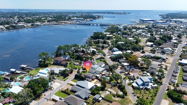 Building Photo - 5625 S Lagoon Dr