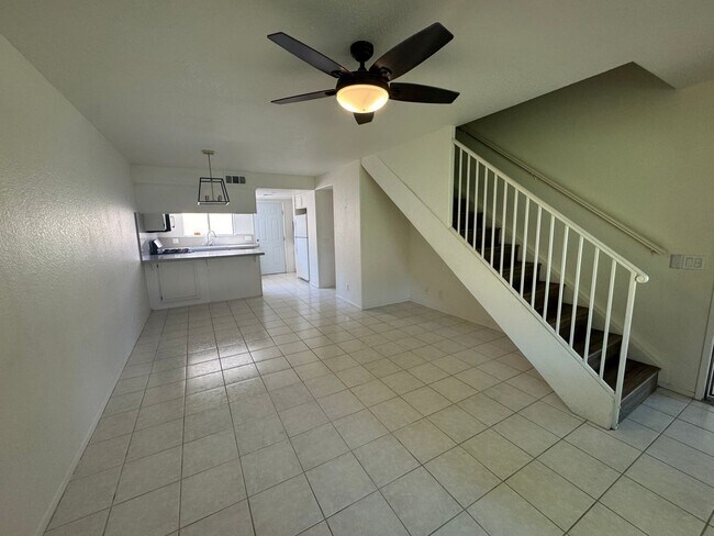 Building Photo - Beautiful Palm Desert Gem!