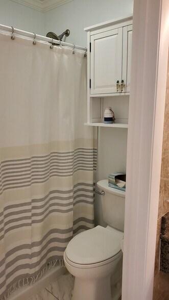 Building Photo - 131 Lake St