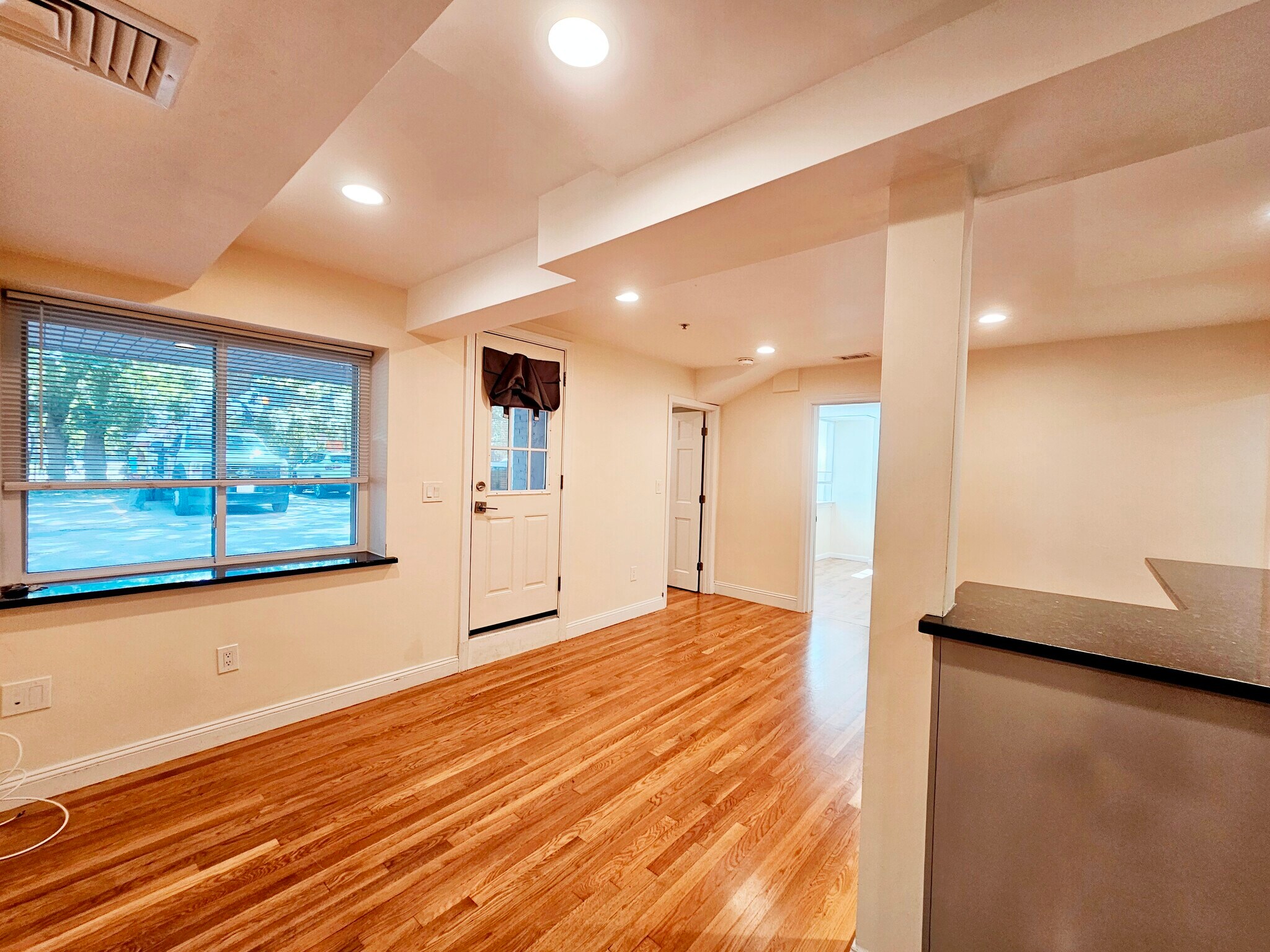 Building Photo - 1803 Beacon St