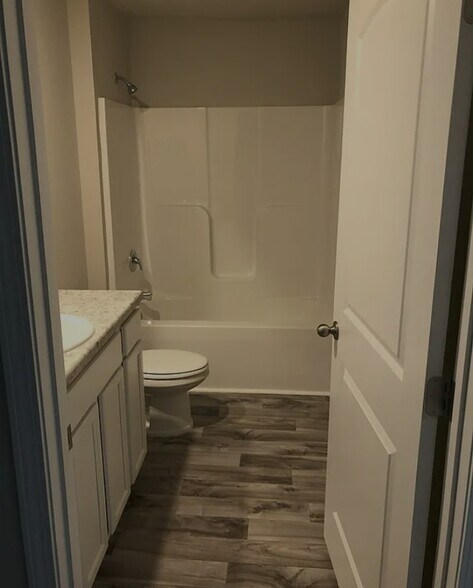 Building Photo - 114 Tobin Ln