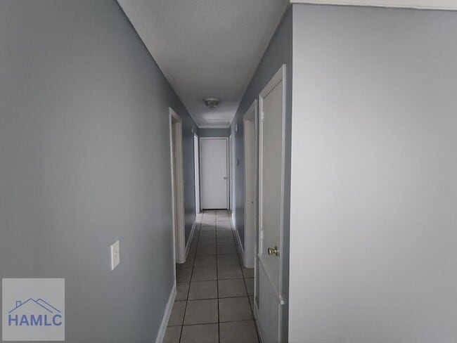 Building Photo - 1007 Live Oak Dr
