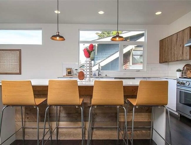 Building Photo - 4bd/4ba Townhouse in Queen Anne