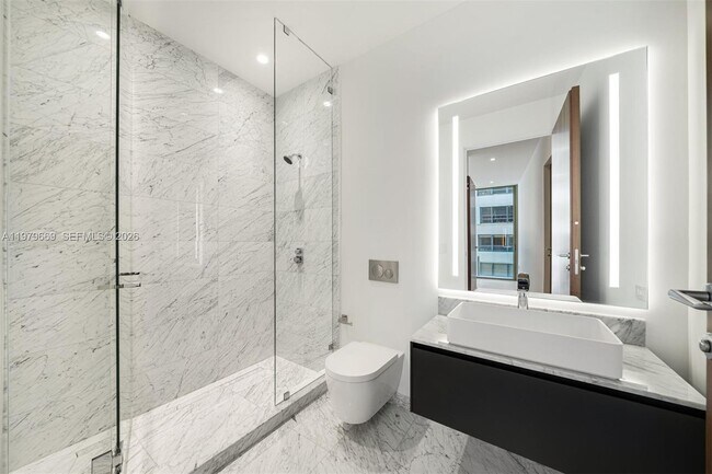 Building Photo - 5 Grove Isle Dr