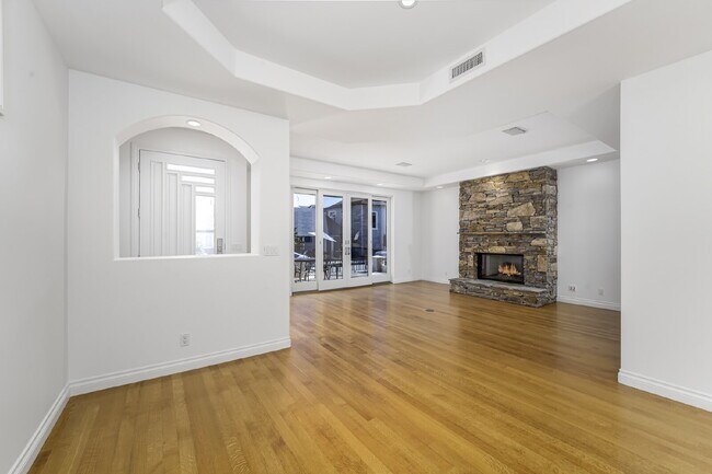 Building Photo - 119 Opal Ave