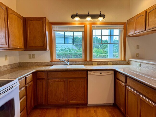 Building Photo - Single-Level 2BD/2BA in Face Rock Village – Bandon Beach Living Awaits