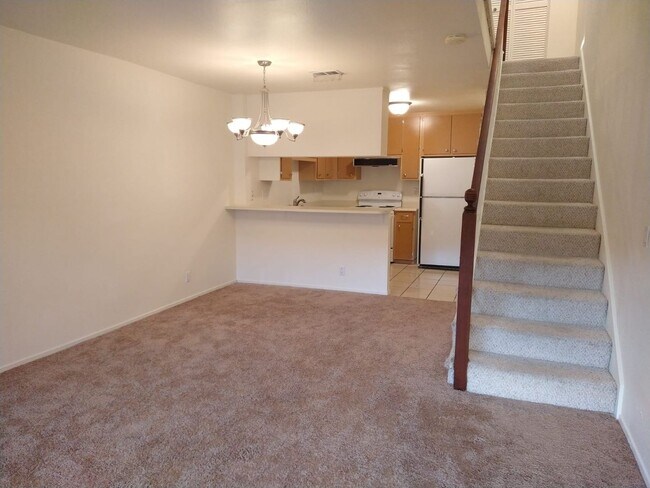 Building Photo - Davis Townhouse