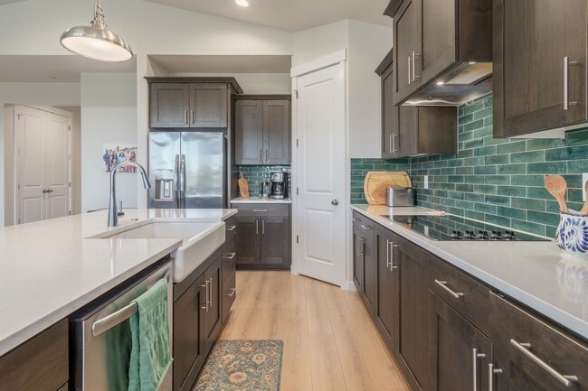 Building Photo - Gorgeous Home with a view!! Available Now!!