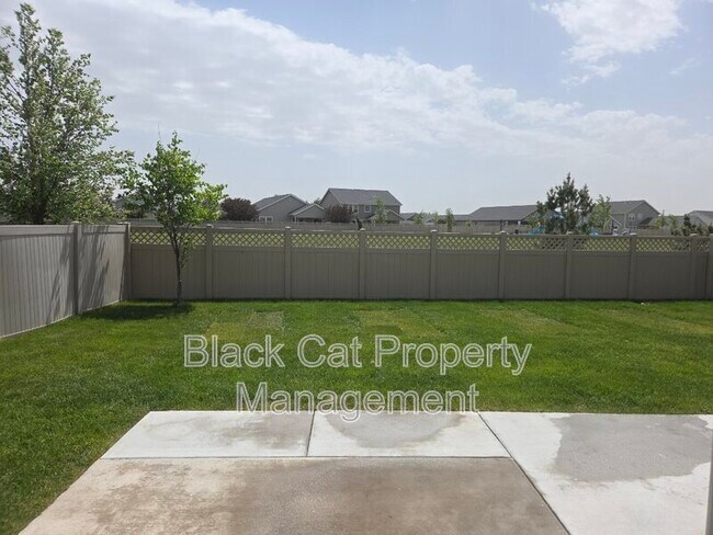 Building Photo - 10679 W New Berlin Dr
