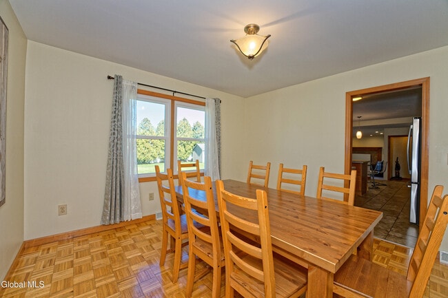 Building Photo - 5 Shamrock Cir