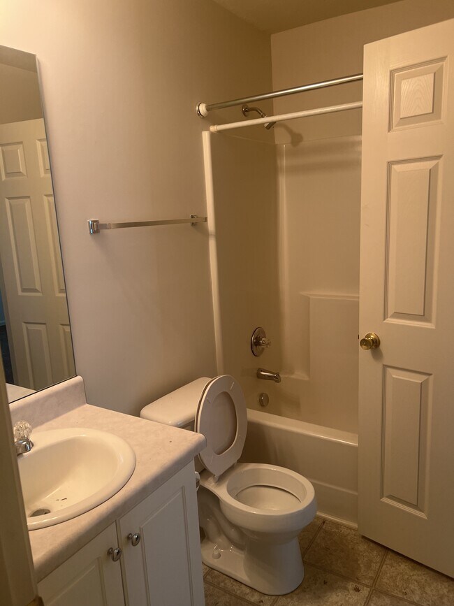 Building Photo - 107 Larkspur Ln