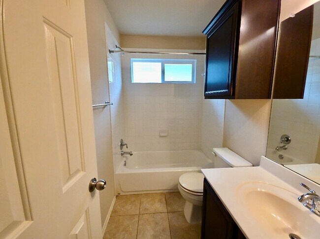 Building Photo - 8720 Blackvireo Dr