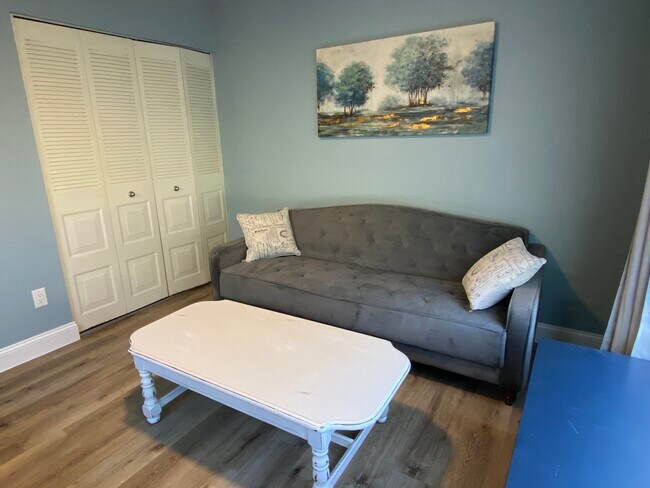 Building Photo - 1781 SE Linpark Ct