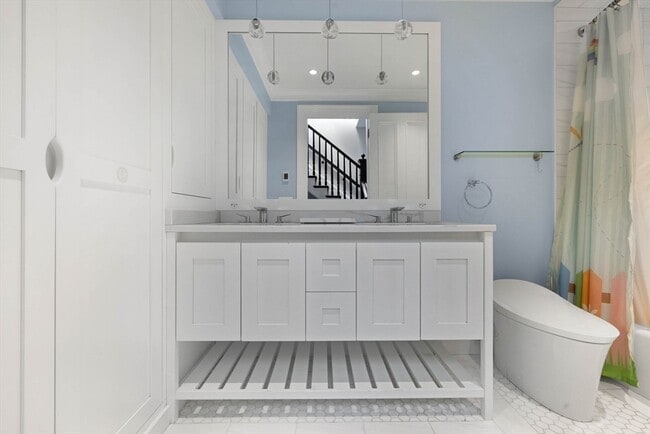 Building Photo - 321 Beacon St