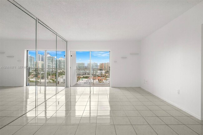 Building Photo - 400 Kings Point Dr
