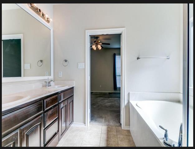 Building Photo - 10924 Braemoor Dr