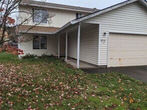 Building Photo - Large 4 bedroom