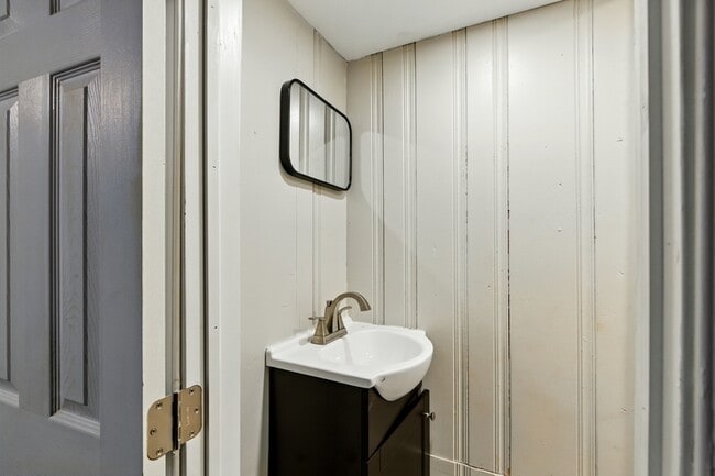 Building Photo - 5306 Ready Ave