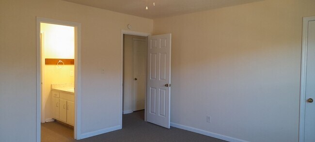 Building Photo - 5234 Donlyn Dr