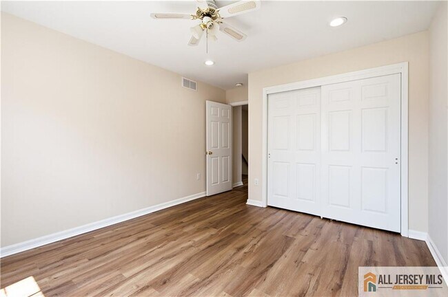 Building Photo - 55 Parsler Pl