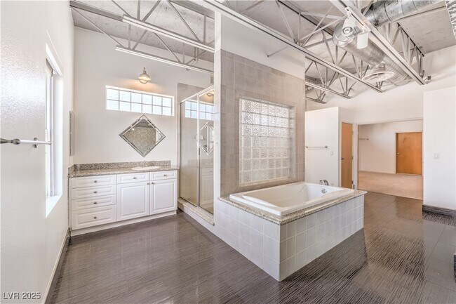 Building Photo - 5626 Deer Creek Falls Ct