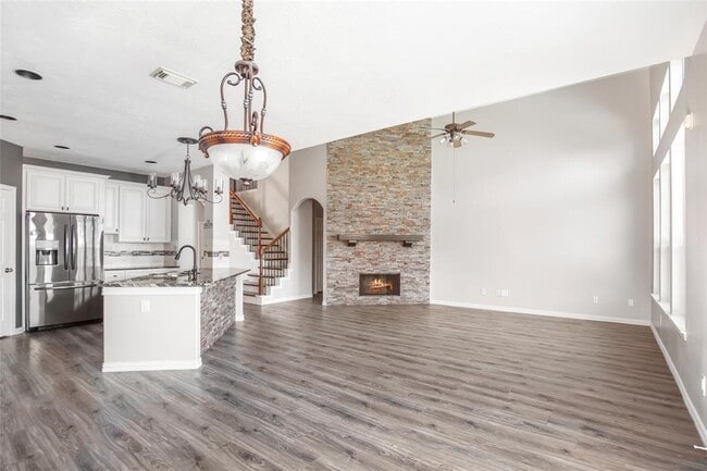 Building Photo - 8214 Mandalay Bay Dr