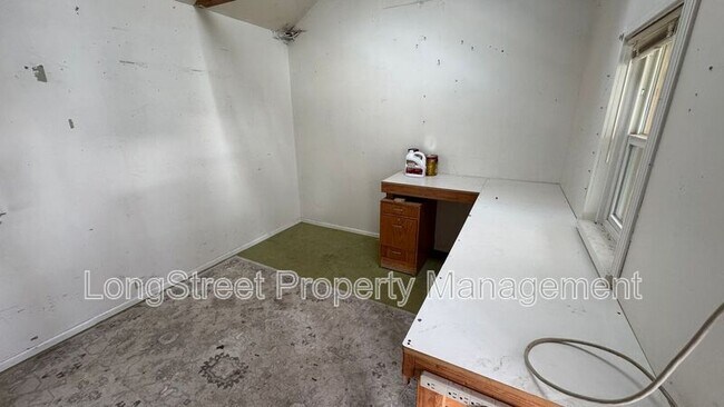 Building Photo - 1137 NW 13th St