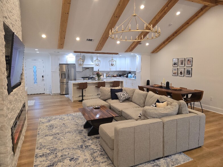 Building Photo - 2200 Carnot St