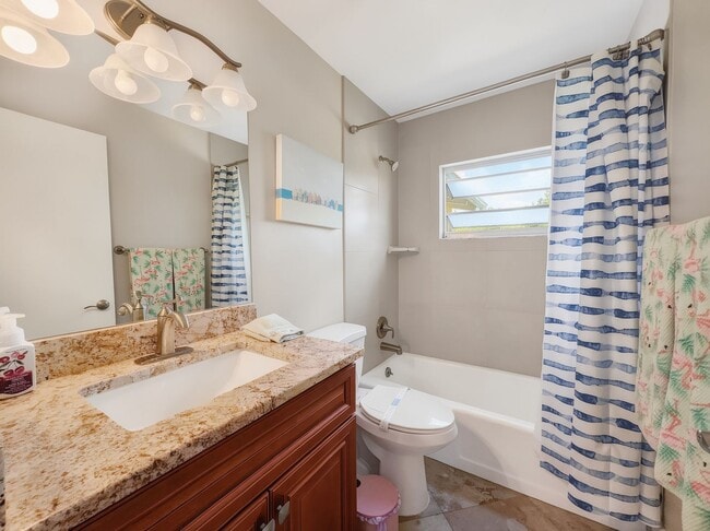 Building Photo - Discover the perfect Naples Park rental just minutes from the beach.