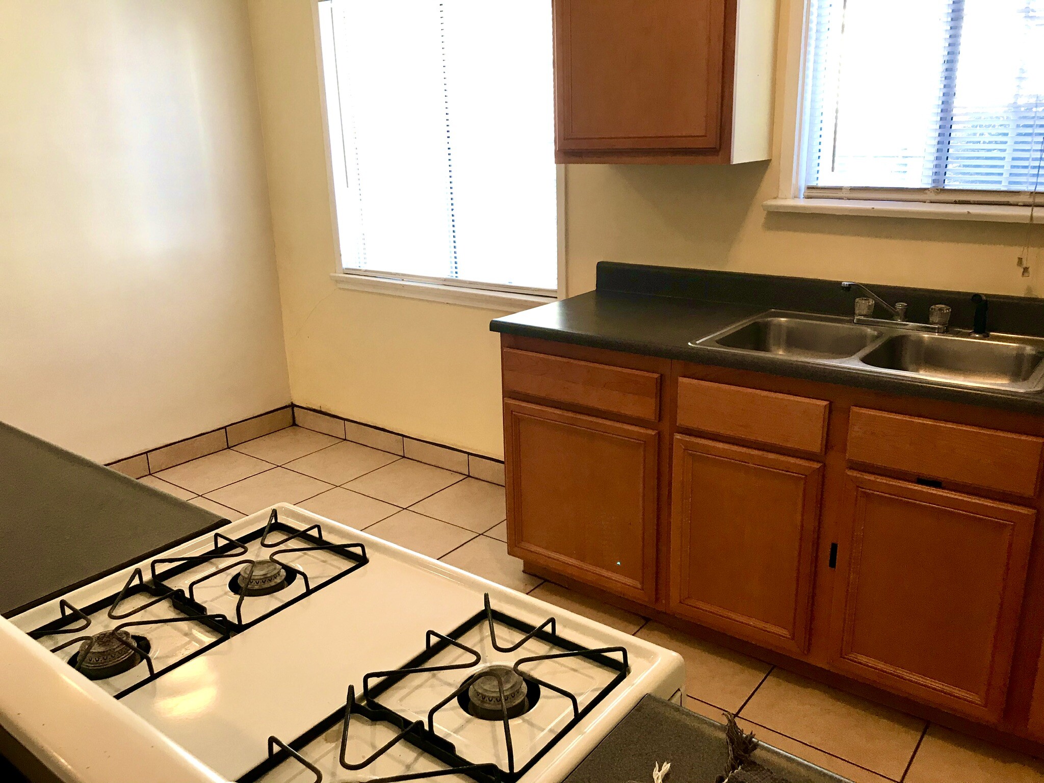 Kitchen - 5362 Monroe St
