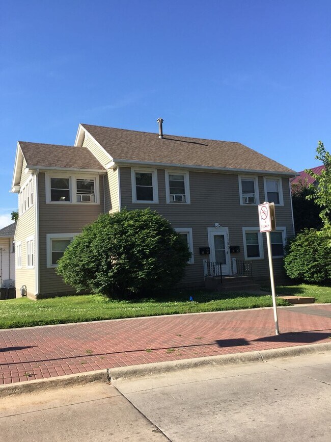 Building Photo - 1123 W 23rd St