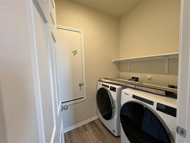 Building Photo - 561 Papaya Dr