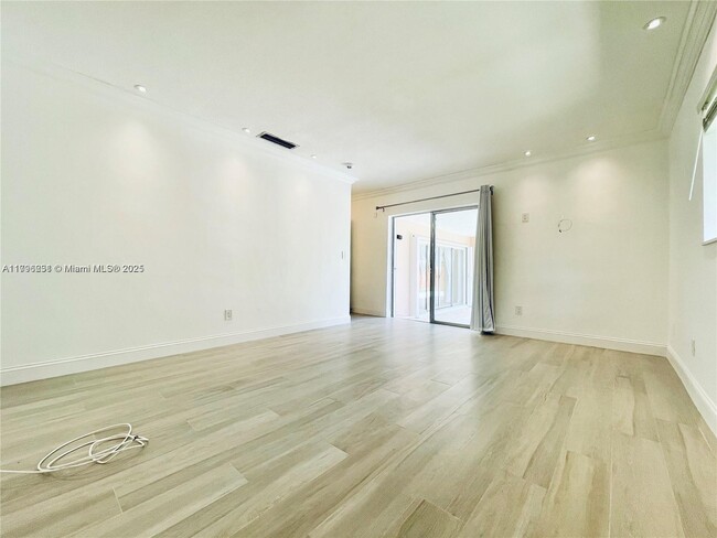 Building Photo - 21235 NE 19th Ct