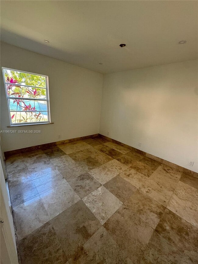 Building Photo - 332 NW 47th Ave