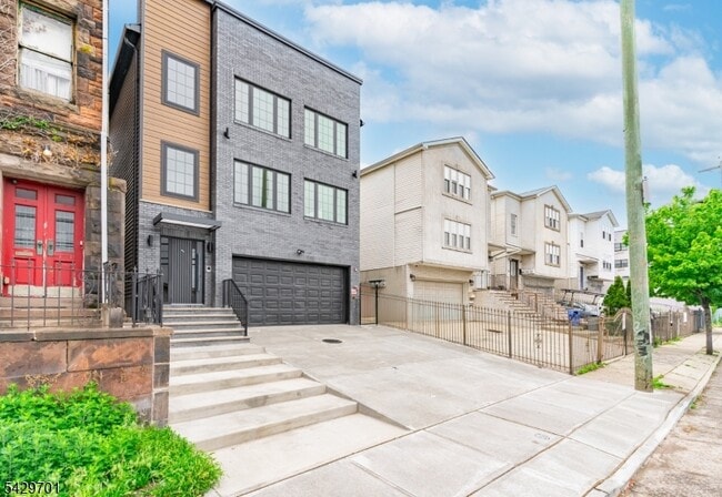 Building Photo - 129 Mt Pleasant Ave