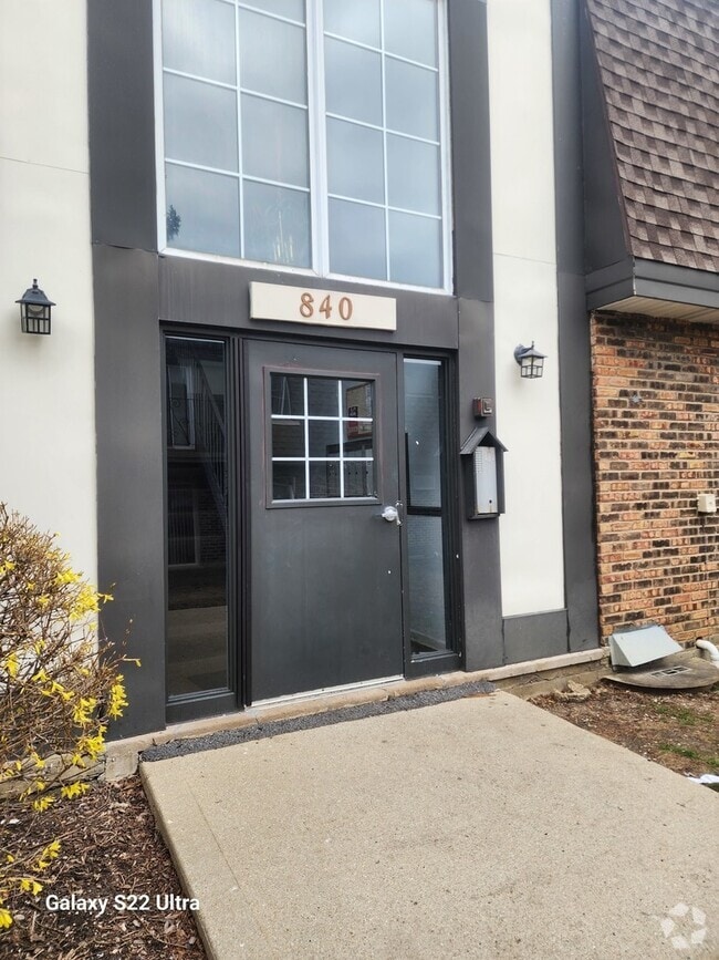 Building Photo - 840 Trace Dr