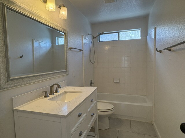 Building Photo - Move In Ready 3 Bedroom Near UTSA, La Cantera and The Rim