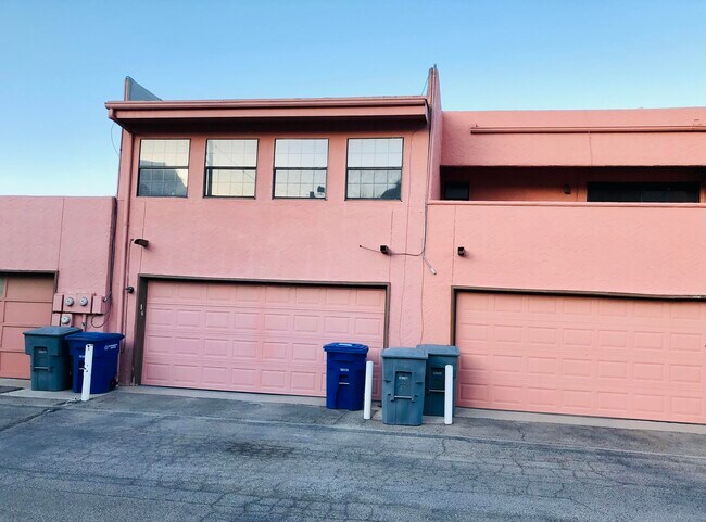 Building Photo - 730 Resler Dr