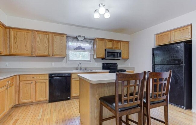 Building Photo - 44741 Cherry Hill Rd
