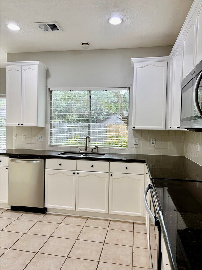 Building Photo - 4742 Stoney Point Ct