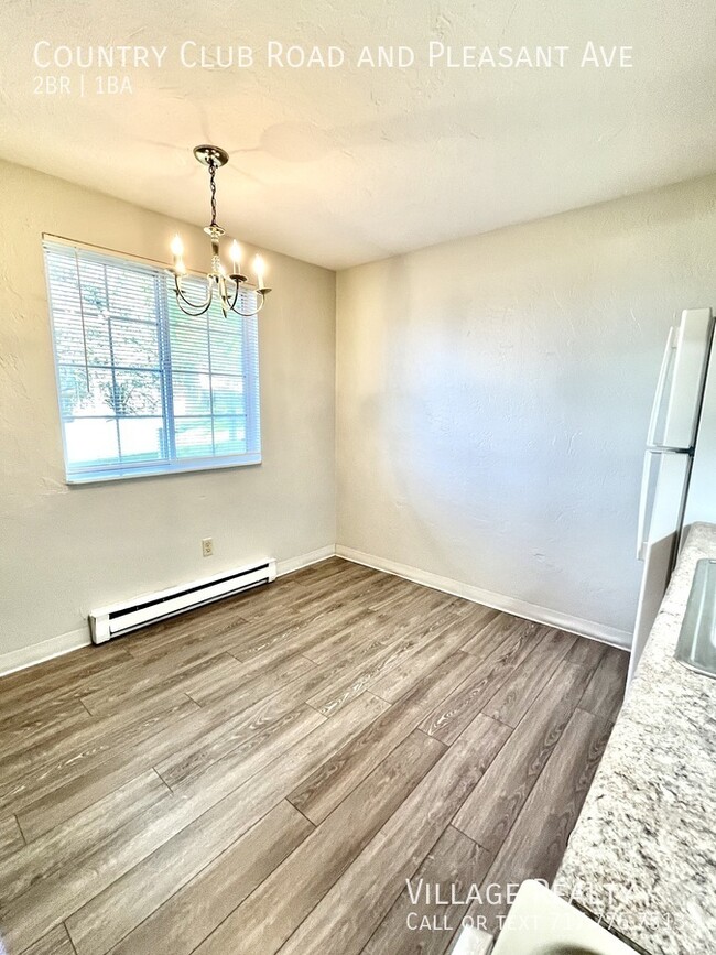 Building Photo - Roomy, remodeled 2-bed w/ on-site laundry ...