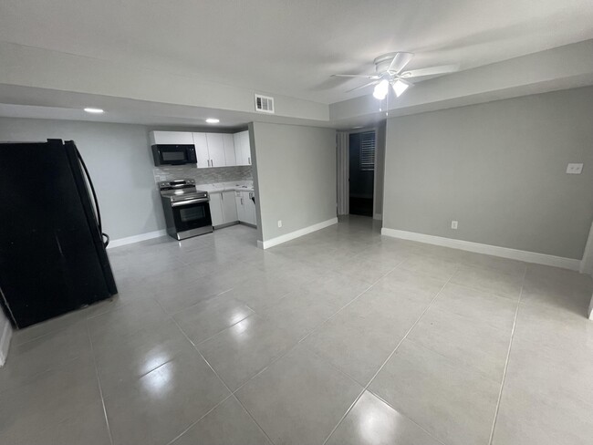 Building Photo - 768 Orchid Dr