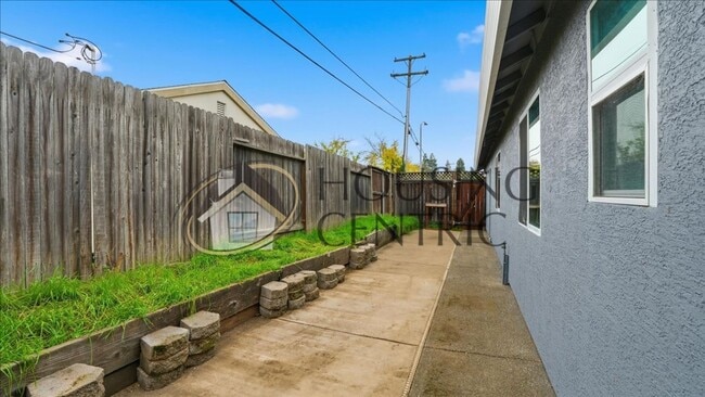 Building Photo - Stunning Single Story Fair Oaks Rental with Large Backyard in GREAT LOCATION!