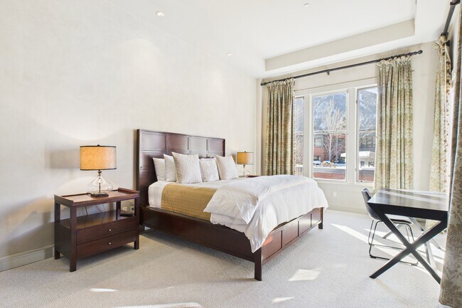 Building Photo - 501 Rio Grande Pl