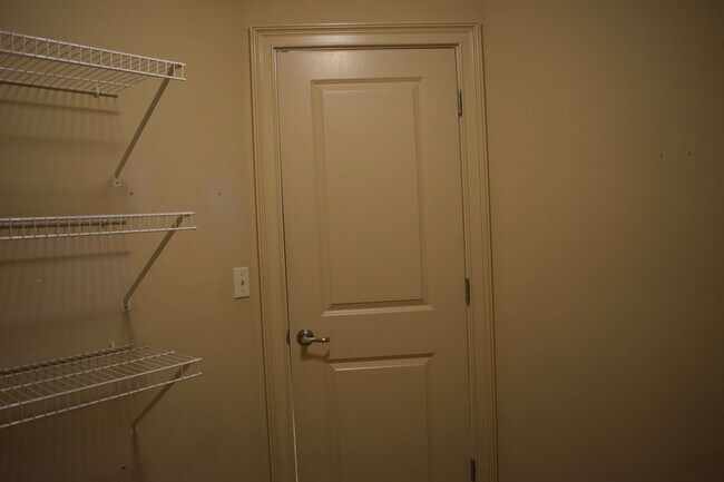 Building Photo - Marvelous 3 Bedroom House In Mill Creek Ma...