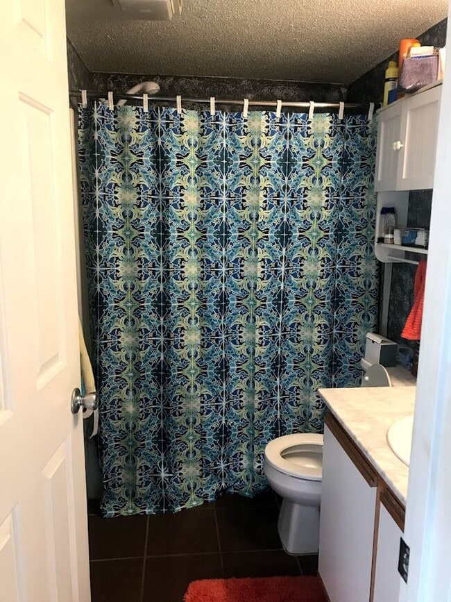Building Photo - 1 Bedroom/ 1 Bath Apartment