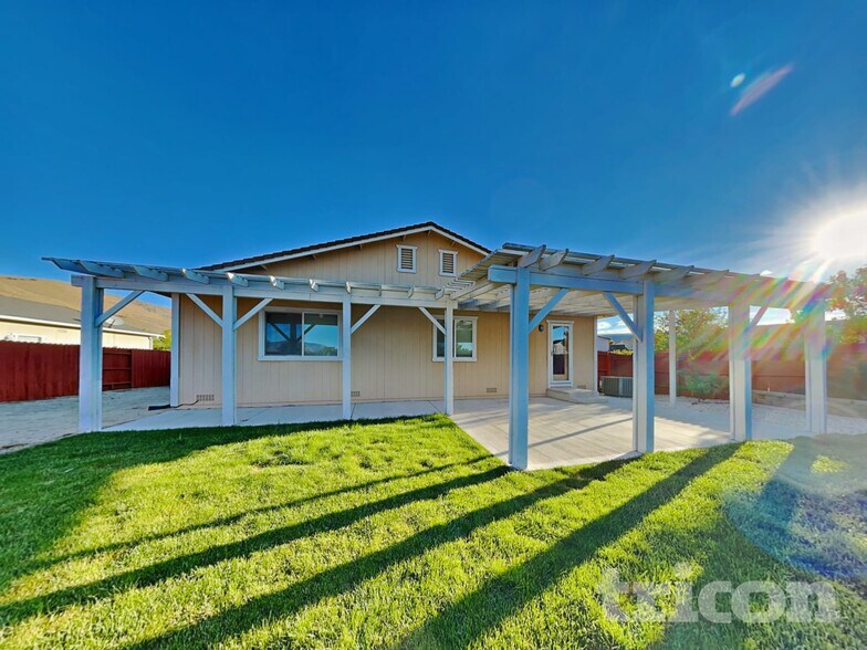 Building Photo - 17700 Smoketree Ct