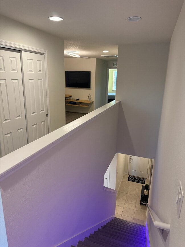 Building Photo - 9208 Hillcroft Dr