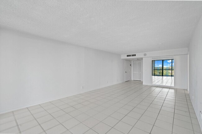 Building Photo - AVAILABLE SOON....Spectacular 2-Bed/2-Bath...