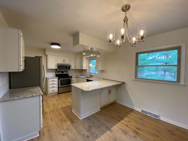 Building Photo - Available Aug 7th, 2026!